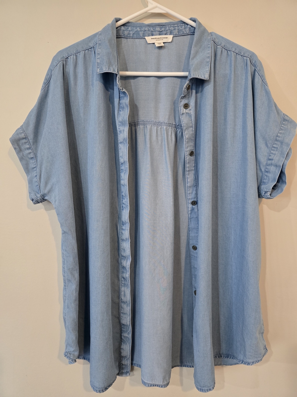 beachlunchlounge Light Blue Button-Up Shirt Size Large Ladies 100% LYOCELL